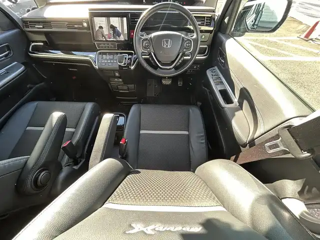 ホンダ ステップワゴン モデューロX ホンダセンシング 埼玉県 2020(令2)年 5.5万km プラチナホワイトパール 登録時54499km/ワンオーナー/純正10型メモリナビゲーション（フルセグTV/BT/AM/FM）/純正後席フリップダウンモニター/B/F/S/全方位カメラ/ホンダセンシング/アダブティブクルーズコントロール/CMBS衝突軽減ブレーキ/誤発進抑制機能/LKAS車線維持支援システム/純正16インチアルミホイール/純正LEDヘッドライト/純正LEDフロントフォグランプ/純正フロアマット/ビルトインETC2.0/両側電動スライドドア/USB入力端子/3列シート/ステアリングスイッチ/革巻きステアリング/合皮ハーフレザーシート/オートライト/電動パーキングブレーキ/電格ウインカーミラー/プッシュスタート/スマートキー/スペアキー1本/保証書/車両/ナビ取扱説明書