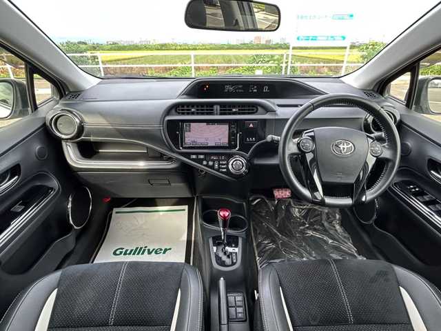 トヨタ アクア G G’s 佐賀県 2016(平28)年 13.8万km ライムホワイトパールクリスタルシャイン 純正SDナビゲーション/・フルセグTV/CD/DVD/SD/Bluetooth/バックカメラ/ビルトインETC/ハーフレザーシート/ISOFIX対応/革巻きステアリング/ステアリングリモコン/G’ｓ17インチアルミホイール/純正LEDヘッドライト/純正LEDフォグランプ/純正LEDデイライト/純正フロアマット/純正ドアバイザ―/新車保証書/取扱説明書/クルーズコントロール/プリクラッシュセーフティ/レーンディパーチャーアラート