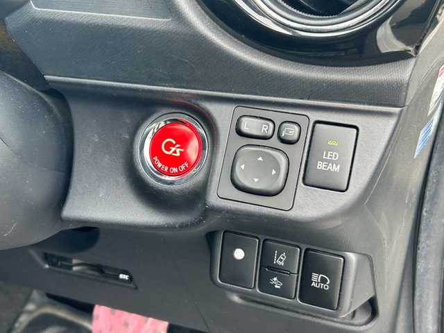 トヨタ アクア G G’s 佐賀県 2016(平28)年 13.8万km ライムホワイトパールクリスタルシャイン 純正SDナビゲーション/・フルセグTV/CD/DVD/SD/Bluetooth/バックカメラ/ビルトインETC/ハーフレザーシート/ISOFIX対応/革巻きステアリング/ステアリングリモコン/G’ｓ17インチアルミホイール/純正LEDヘッドライト/純正LEDフォグランプ/純正LEDデイライト/純正フロアマット/純正ドアバイザ―/新車保証書/取扱説明書/クルーズコントロール/プリクラッシュセーフティ/レーンディパーチャーアラート