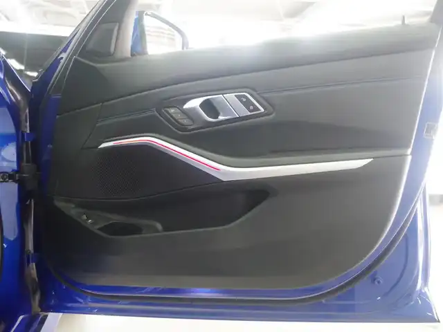 ＢＭＷ ３２０ｄ xDrive Mスポーツ 兵庫県 2020(令2)年 3.5万km 青Ｍ 純正ナビ/社外地デジTV/全方位カメラ/アップルカープレイ/フロントシートヒーター/ハーフレザーシート/電動フロントシート/アンビエントライト/アクティブクルーズコントロール/レーンキープアシスト/ブラインドスポットモニター/ドライブレコーダー前後カメラ/パワーバックドア/コンフォートアクセス