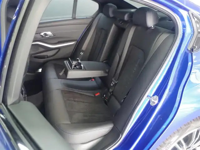 ＢＭＷ ３２０ｄ xDrive Mスポーツ 兵庫県 2020(令2)年 3.5万km 青Ｍ 純正ナビ/社外地デジTV/全方位カメラ/アップルカープレイ/フロントシートヒーター/ハーフレザーシート/電動フロントシート/アンビエントライト/アクティブクルーズコントロール/レーンキープアシスト/ブラインドスポットモニター/ドライブレコーダー前後カメラ/パワーバックドア/コンフォートアクセス