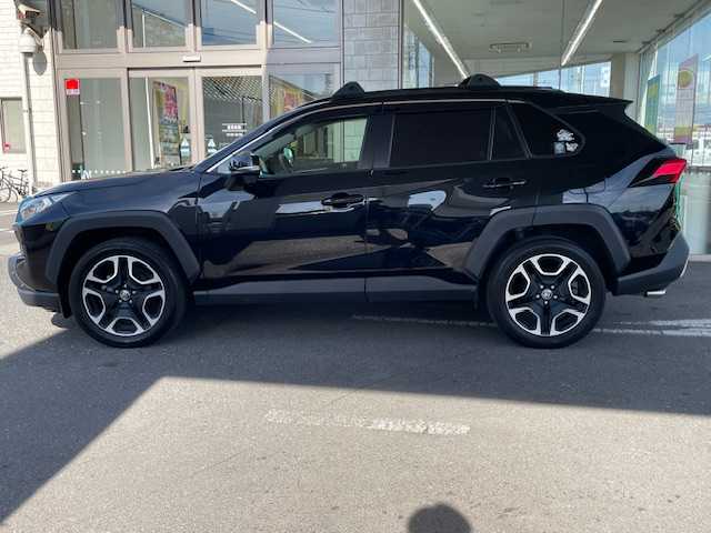 トヨタ ＲＡＶ４ アドベンチャー 大分県 2020(令2)年 3.6万km アティチュードブラックマイカ ワンオーナー/４WD/TRDフロントバンパーガーニッシュ/トヨタセーフティーセンス/・レーダークルーズコントロール/・プリクラッシュセーフティ/・レーントレーシングアシスト/・オートマチックハイビーム/・ブラインドスポットモニター/・パーキングサポートブレーキ/純正SDナビ/【NSZT-Y68T】/DVD/DTV/BT/SD/合皮シート/運転席パワーシート/前席シートヒーター/前席シートベンチレーション/ステアリングヒーター/社外ルーフキャリア/純正ドライブレコーダー/社外デジタルインナーミラー/ドアバイザー/プッシュスタート/スマートキー/スペアキー/純正ビルトインETC2.0