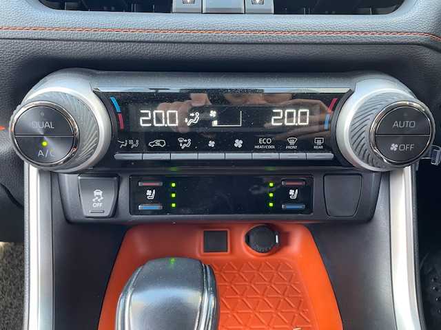 トヨタ ＲＡＶ４ アドベンチャー 大分県 2020(令2)年 3.6万km アティチュードブラックマイカ ワンオーナー/４WD/TRDフロントバンパーガーニッシュ/トヨタセーフティーセンス/・レーダークルーズコントロール/・プリクラッシュセーフティ/・レーントレーシングアシスト/・オートマチックハイビーム/・ブラインドスポットモニター/・パーキングサポートブレーキ/純正SDナビ/【NSZT-Y68T】/DVD/DTV/BT/SD/合皮シート/運転席パワーシート/前席シートヒーター/前席シートベンチレーション/ステアリングヒーター/社外ルーフキャリア/純正ドライブレコーダー/社外デジタルインナーミラー/ドアバイザー/プッシュスタート/スマートキー/スペアキー/純正ビルトインETC2.0