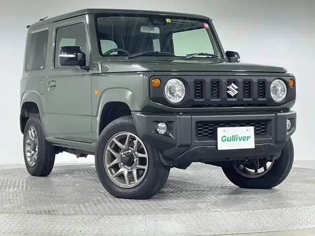 スズキ ジムニー XC 神奈川県 2023(令5)年 0.8万km ジャングルグリーン スズキセーフティサポート/社外ディスプレイオーディオ/・BT/HDMI/タイプC/バックカメラ/シートヒーター(D/N)/ダウンヒルアシストコントロール/アイドリングストップ機能/革巻きステアリング/ステアリングスイッチ/クルーズコントロール/Autoライト/LEDヘッドライト/フォグランプ/電動格納ミラー/ウィンカーミラー/ミラーヒーター/純正フロアマット/純正16インチアルミホイール/背面タイヤ