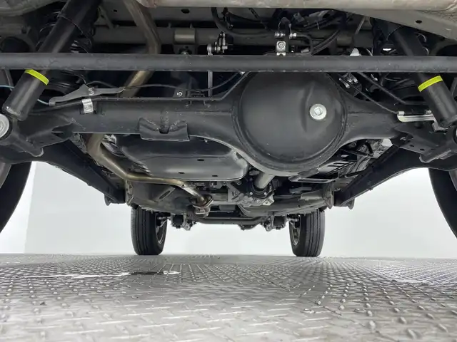 スズキ ジムニー XC 神奈川県 2023(令5)年 0.8万km ジャングルグリーン スズキセーフティサポート/社外ディスプレイオーディオ/・BT/HDMI/タイプC/バックカメラ/シートヒーター(D/N)/ダウンヒルアシストコントロール/アイドリングストップ機能/革巻きステアリング/ステアリングスイッチ/クルーズコントロール/Autoライト/LEDヘッドライト/フォグランプ/電動格納ミラー/ウィンカーミラー/ミラーヒーター/純正フロアマット/純正16インチアルミホイール/背面タイヤ