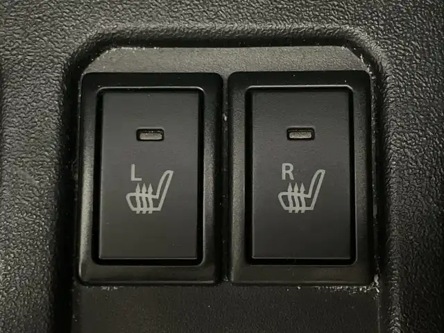 スズキ ジムニー XC 神奈川県 2023(令5)年 0.8万km ジャングルグリーン スズキセーフティサポート/社外ディスプレイオーディオ/・BT/HDMI/タイプC/バックカメラ/シートヒーター(D/N)/ダウンヒルアシストコントロール/アイドリングストップ機能/革巻きステアリング/ステアリングスイッチ/クルーズコントロール/Autoライト/LEDヘッドライト/フォグランプ/電動格納ミラー/ウィンカーミラー/ミラーヒーター/純正フロアマット/純正16インチアルミホイール/背面タイヤ