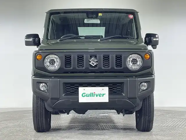 スズキ ジムニー XC 神奈川県 2023(令5)年 0.8万km ジャングルグリーン スズキセーフティサポート/社外ディスプレイオーディオ/・BT/HDMI/タイプC/バックカメラ/シートヒーター(D/N)/ダウンヒルアシストコントロール/アイドリングストップ機能/革巻きステアリング/ステアリングスイッチ/クルーズコントロール/Autoライト/LEDヘッドライト/フォグランプ/電動格納ミラー/ウィンカーミラー/ミラーヒーター/純正フロアマット/純正16インチアルミホイール/背面タイヤ