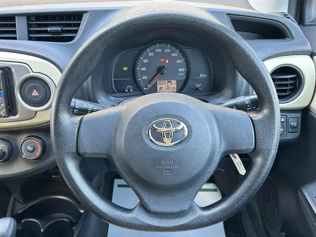 トヨタ ヴィッツ F 和歌山県 2011(平23)年 6万km ブラックマイカ アイドリングストップ/ETC/純正フロアマット/純正ドアバイザー/取扱説明書/保証書