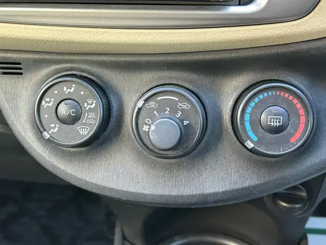 トヨタ ヴィッツ F 和歌山県 2011(平23)年 6万km ブラックマイカ アイドリングストップ/ETC/純正フロアマット/純正ドアバイザー/取扱説明書/保証書