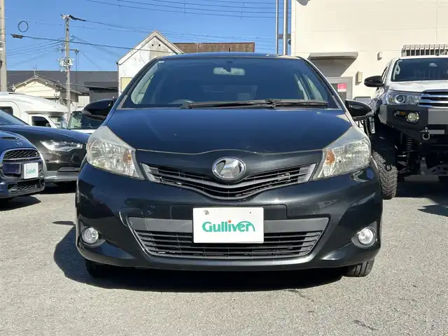 トヨタ ヴィッツ F 和歌山県 2011(平23)年 6万km ブラックマイカ アイドリングストップ/ETC/純正フロアマット/純正ドアバイザー/取扱説明書/保証書