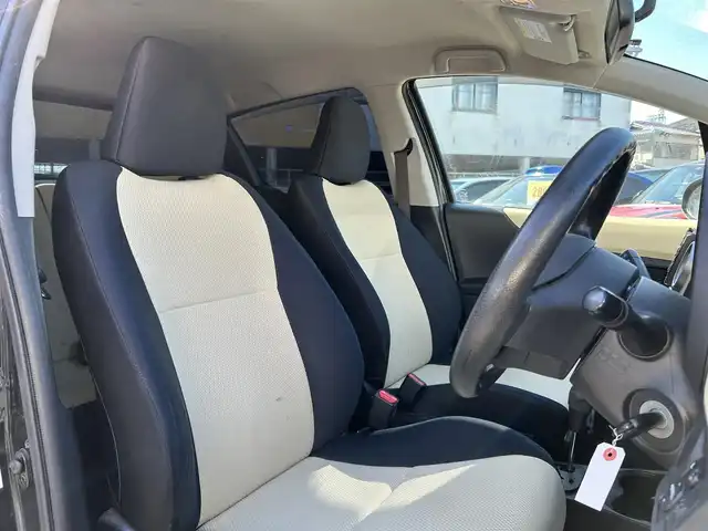 トヨタ ヴィッツ F 和歌山県 2011(平23)年 6万km ブラックマイカ アイドリングストップ/ETC/純正フロアマット/純正ドアバイザー/取扱説明書/保証書