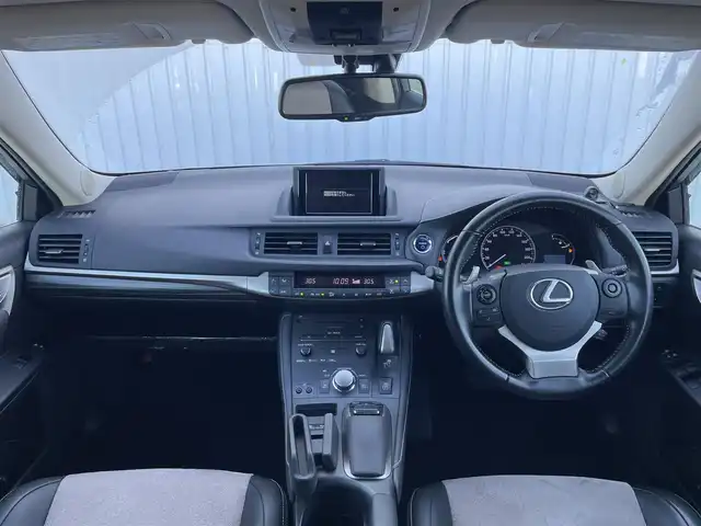 レクサス ＣＴ 200h クールツーリングスタイル 滋賀県 2017(平29)年 6.4万km ソニッククォーツ 純正SDナビ/(フルセグTV CD DVD Bluetooth ブルーレイ USB AUX)/バックカメラ/レーダークルーズコントロール/パワーシート/ハーフレザーシート/シートヒーター/革巻きステアリング/ステアリングリモコン/ビルトインETC2.0/プッシュスタート/スマートキー/電動格納ミラー/パドルシフト/純正フロアマット/LEDオートヘッドライト