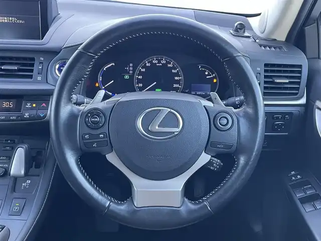 レクサス ＣＴ 200h クールツーリングスタイル 滋賀県 2017(平29)年 6.4万km ソニッククォーツ 純正SDナビ/(フルセグTV CD DVD Bluetooth ブルーレイ USB AUX)/バックカメラ/レーダークルーズコントロール/パワーシート/ハーフレザーシート/シートヒーター/革巻きステアリング/ステアリングリモコン/ビルトインETC2.0/プッシュスタート/スマートキー/電動格納ミラー/パドルシフト/純正フロアマット/LEDオートヘッドライト