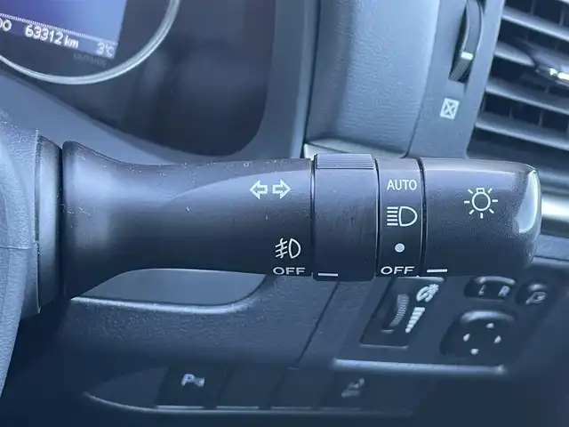 レクサス ＣＴ 200h クールツーリングスタイル 滋賀県 2017(平29)年 6.4万km ソニッククォーツ 純正SDナビ/(フルセグTV CD DVD Bluetooth ブルーレイ USB AUX)/バックカメラ/レーダークルーズコントロール/パワーシート/ハーフレザーシート/シートヒーター/革巻きステアリング/ステアリングリモコン/ビルトインETC2.0/プッシュスタート/スマートキー/電動格納ミラー/パドルシフト/純正フロアマット/LEDオートヘッドライト