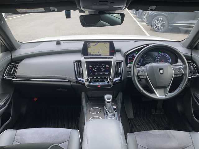 トヨタ クラウン ハイブリッド RS アドバンス 佐賀県 2019(令1)年 5.7万km ホワイトパールクリスタルシャイン 純正ナビ/バックカメラ/トヨタセーフティセンス/・プリクラッシュセーフティ/・レーンディパーチャーアラート/・オートハイビーム/・アダプティブクルーズコントロール/クリアランスソナー/ブラインドスポットモニター/リアクロストラフィックアラート/ヘッドアップディスプレイ/電動パーキングブレーキ/オートブレーキホールド/ハーフレザーシート/メモリ付きパワーシート/ドライブレコーダー/プッシュスタート/スマートキー/LEDヘッドライト/フォグライト/純正アルミホイール