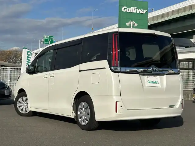トヨタ ノア X 愛知県 2021(令3)年 5.5万km ホワイトパールクリスタルシャイン トヨタセーフティセンス/　・プリクラッシュセーフティ/　・レーンディバーチャアラート/　・オートマチックハイビーム/クルーズコントロール/フリップダウンモニター/純正SDナビ/　・フルセグTV/　・Bluetooth/　・CD/DVD/　・AM/FM/バックカメラ/ビルトインETC/ドライブレコーダー/両側パワースライドドア/LEDヘッドライト/オートライト/キーレス/スペアキー