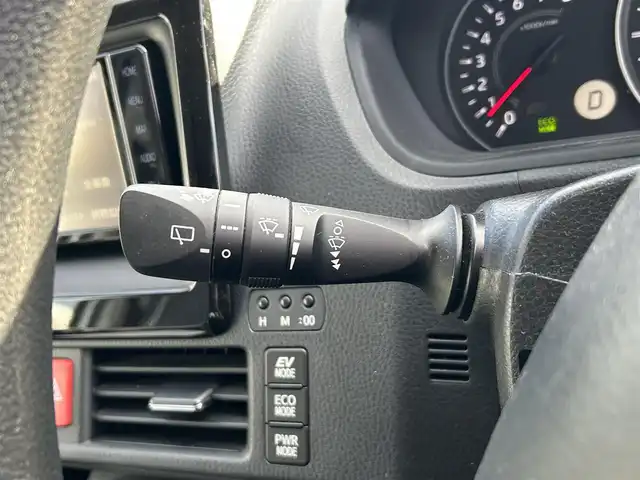 トヨタ ノア X 愛知県 2021(令3)年 5.5万km ホワイトパールクリスタルシャイン トヨタセーフティセンス/　・プリクラッシュセーフティ/　・レーンディバーチャアラート/　・オートマチックハイビーム/クルーズコントロール/フリップダウンモニター/純正SDナビ/　・フルセグTV/　・Bluetooth/　・CD/DVD/　・AM/FM/バックカメラ/ビルトインETC/ドライブレコーダー/両側パワースライドドア/LEDヘッドライト/オートライト/キーレス/スペアキー