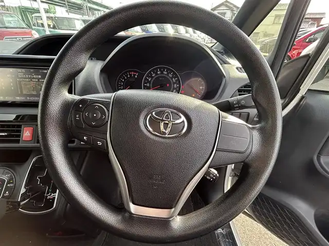 トヨタ ノア X 愛知県 2021(令3)年 5.5万km ホワイトパールクリスタルシャイン トヨタセーフティセンス/　・プリクラッシュセーフティ/　・レーンディバーチャアラート/　・オートマチックハイビーム/クルーズコントロール/フリップダウンモニター/純正SDナビ/　・フルセグTV/　・Bluetooth/　・CD/DVD/　・AM/FM/バックカメラ/ビルトインETC/ドライブレコーダー/両側パワースライドドア/LEDヘッドライト/オートライト/キーレス/スペアキー