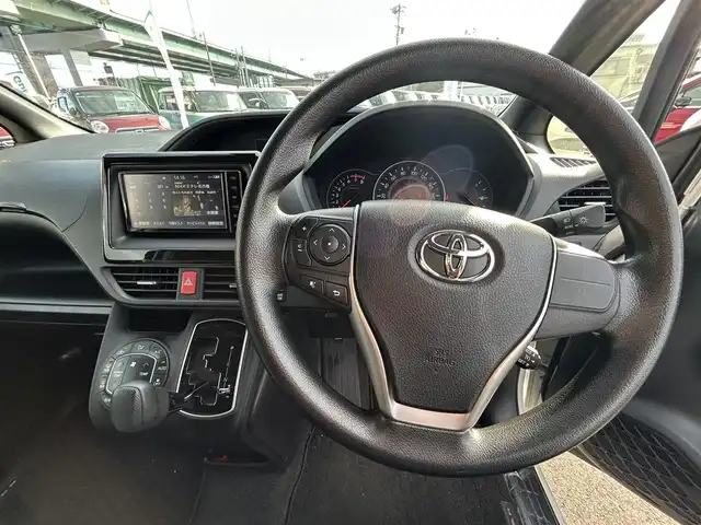 トヨタ ノア X 愛知県 2021(令3)年 5.5万km ホワイトパールクリスタルシャイン トヨタセーフティセンス/　・プリクラッシュセーフティ/　・レーンディバーチャアラート/　・オートマチックハイビーム/クルーズコントロール/フリップダウンモニター/純正SDナビ/　・フルセグTV/　・Bluetooth/　・CD/DVD/　・AM/FM/バックカメラ/ビルトインETC/ドライブレコーダー/両側パワースライドドア/LEDヘッドライト/オートライト/キーレス/スペアキー