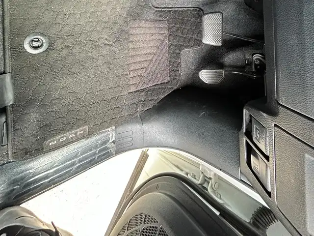 トヨタ ノア X 愛知県 2021(令3)年 5.5万km ホワイトパールクリスタルシャイン トヨタセーフティセンス/　・プリクラッシュセーフティ/　・レーンディバーチャアラート/　・オートマチックハイビーム/クルーズコントロール/フリップダウンモニター/純正SDナビ/　・フルセグTV/　・Bluetooth/　・CD/DVD/　・AM/FM/バックカメラ/ビルトインETC/ドライブレコーダー/両側パワースライドドア/LEDヘッドライト/オートライト/キーレス/スペアキー