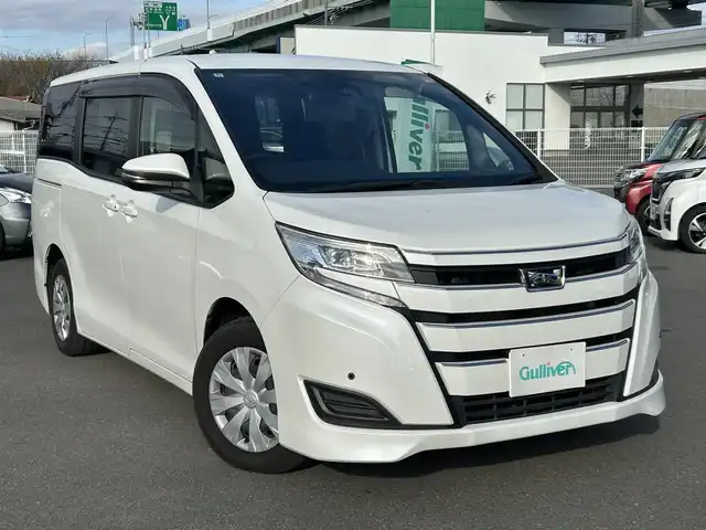 トヨタ ノア X 愛知県 2021(令3)年 5.5万km ホワイトパールクリスタルシャイン トヨタセーフティセンス/　・プリクラッシュセーフティ/　・レーンディバーチャアラート/　・オートマチックハイビーム/クルーズコントロール/フリップダウンモニター/純正SDナビ/　・フルセグTV/　・Bluetooth/　・CD/DVD/　・AM/FM/バックカメラ/ビルトインETC/ドライブレコーダー/両側パワースライドドア/LEDヘッドライト/オートライト/キーレス/スペアキー