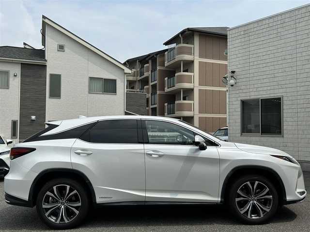 レクサス ＲＸ 450h バージョンL 兵庫県 2022(令4)年 4.5万km ソニッククォーツ ワンオーナー/純正ナビ/フルセグTV/CD/DVD/Bluetooth/SD/FM/AM/パノラミックビューモニター/ビルトインETC2.0/プリクラッシュセーフティ/レーントレーシングアシスト/オートマチックハイビーム/レーダークルーズコントロール/パーキングサポートブレーキ/パーキングサポートアラート/ブラインドスポットモニター/ヘッドアップディスプレイ/ロードサインアシスト/先行車発進告知/LEDヘッドライト/フォグランプ/オートライト/シーケンシャルウィンカー/前後クリアランスソナー/パワーバックドア/ステアリングスイッチ/D/N パワーシート/D/N シートヒーター/D/N エアーシート/ステアリングヒーター/レザーシート/MTモード付きAT/プッシュスタート/フロアマット/電格ミラー/コンビハンドル/スペアキー2本(スマートキー1本・カードキー1本)/新車時保証書/取扱説明書