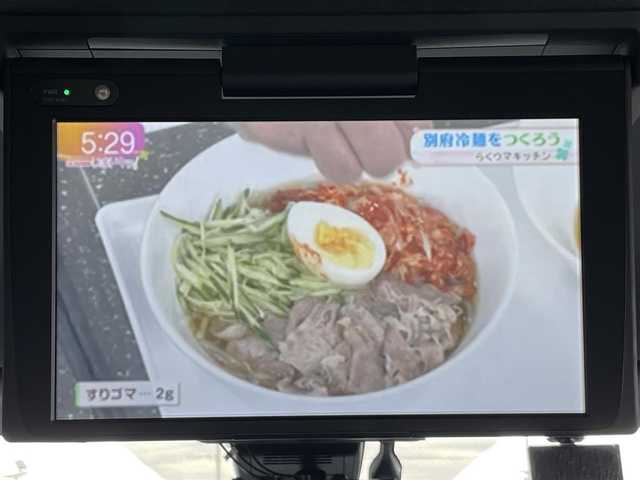 トヨタ エスクァイア ハイブリッド Gi プレミアムパッケージ ブラックテーラード 岡山県 2020(令2)年 3.7万km ブラック 登録時走行距離36784km/純正ナビ/フリップダウンモニター/両側パワースライドドア/デジタルインナーミラー/衝突軽減/レーンキープアシスト/オートハイビーム/ステアリングヒーター/シートヒーター/バックカメラ/ＬＥＤ/ETC2.0