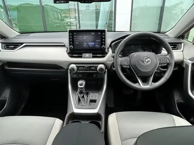 トヨタ ＲＡＶ４ G 香川県 2021(令3)年 2.1万km グレーメタリック トヨタセーフティーセンス/→プリクラッシュ（衝突被害軽減）/→LDA（車線逸脱警報）/純正9型ディスプレイオーディオ/→コネクト内機能付き/パノラミックビューモニター/バックカメラ/レザーシート/シートヒーター/シートメモリー/革巻きステアリング/ステアリングヒーター/ステアリングリモコン/レーダークルーズコントロール/LEDヘッドライト/LEDフォグランプ/オートハイビーム/オートライト/クリアランスソナー/前後ドライブレコーダー/純正18インチアルミホイール/スマートキー/プッシュスタート