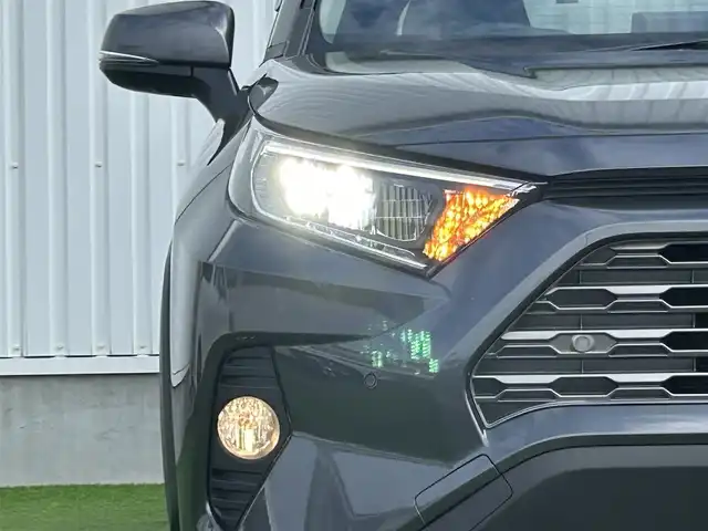 トヨタ ＲＡＶ４ G 香川県 2021(令3)年 2.1万km グレーメタリック トヨタセーフティーセンス/→プリクラッシュ（衝突被害軽減）/→LDA（車線逸脱警報）/純正9型ディスプレイオーディオ/→コネクト内機能付き/パノラミックビューモニター/バックカメラ/レザーシート/シートヒーター/シートメモリー/革巻きステアリング/ステアリングヒーター/ステアリングリモコン/レーダークルーズコントロール/LEDヘッドライト/LEDフォグランプ/オートハイビーム/オートライト/クリアランスソナー/前後ドライブレコーダー/純正18インチアルミホイール/スマートキー/プッシュスタート