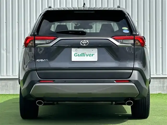 トヨタ ＲＡＶ４ G 香川県 2021(令3)年 2.1万km グレーメタリック トヨタセーフティーセンス/→プリクラッシュ（衝突被害軽減）/→LDA（車線逸脱警報）/純正9型ディスプレイオーディオ/→コネクト内機能付き/パノラミックビューモニター/バックカメラ/レザーシート/シートヒーター/シートメモリー/革巻きステアリング/ステアリングヒーター/ステアリングリモコン/レーダークルーズコントロール/LEDヘッドライト/LEDフォグランプ/オートハイビーム/オートライト/クリアランスソナー/前後ドライブレコーダー/純正18インチアルミホイール/スマートキー/プッシュスタート