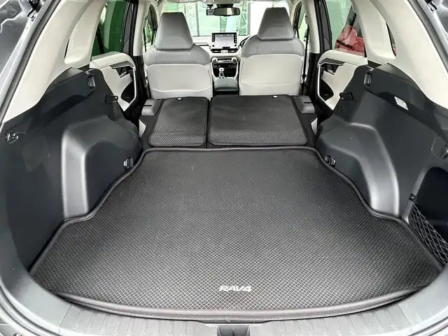 トヨタ ＲＡＶ４ G 香川県 2021(令3)年 2.1万km グレーメタリック トヨタセーフティーセンス/→プリクラッシュ（衝突被害軽減）/→LDA（車線逸脱警報）/純正9型ディスプレイオーディオ/→コネクト内機能付き/パノラミックビューモニター/バックカメラ/レザーシート/シートヒーター/シートメモリー/革巻きステアリング/ステアリングヒーター/ステアリングリモコン/レーダークルーズコントロール/LEDヘッドライト/LEDフォグランプ/オートハイビーム/オートライト/クリアランスソナー/前後ドライブレコーダー/純正18インチアルミホイール/スマートキー/プッシュスタート