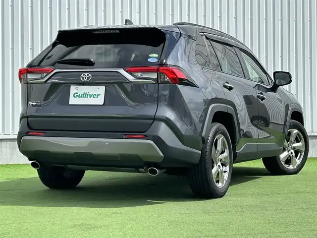 トヨタ ＲＡＶ４ G 香川県 2021(令3)年 2.1万km グレーメタリック トヨタセーフティーセンス/→プリクラッシュ（衝突被害軽減）/→LDA（車線逸脱警報）/純正9型ディスプレイオーディオ/→コネクト内機能付き/パノラミックビューモニター/バックカメラ/レザーシート/シートヒーター/シートメモリー/革巻きステアリング/ステアリングヒーター/ステアリングリモコン/レーダークルーズコントロール/LEDヘッドライト/LEDフォグランプ/オートハイビーム/オートライト/クリアランスソナー/前後ドライブレコーダー/純正18インチアルミホイール/スマートキー/プッシュスタート