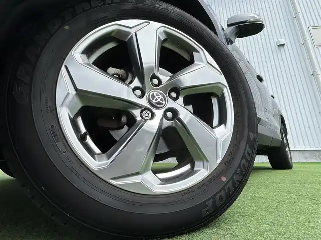 トヨタ ＲＡＶ４ G 香川県 2021(令3)年 2.1万km グレーメタリック トヨタセーフティーセンス/→プリクラッシュ（衝突被害軽減）/→LDA（車線逸脱警報）/純正9型ディスプレイオーディオ/→コネクト内機能付き/パノラミックビューモニター/バックカメラ/レザーシート/シートヒーター/シートメモリー/革巻きステアリング/ステアリングヒーター/ステアリングリモコン/レーダークルーズコントロール/LEDヘッドライト/LEDフォグランプ/オートハイビーム/オートライト/クリアランスソナー/前後ドライブレコーダー/純正18インチアルミホイール/スマートキー/プッシュスタート