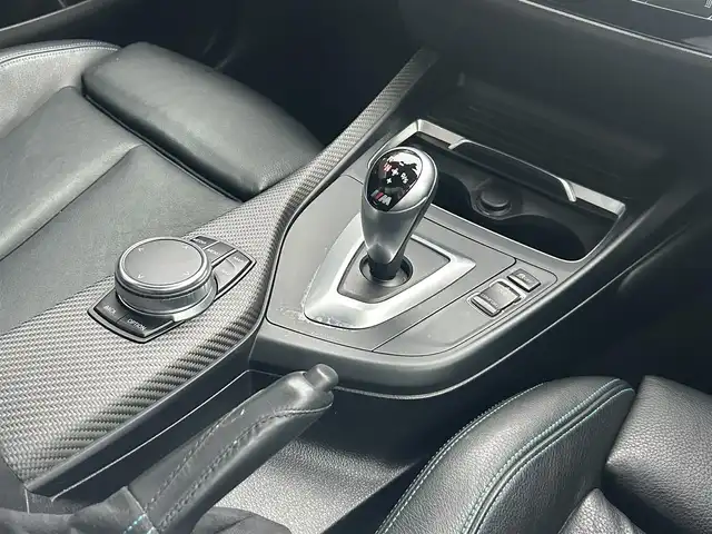 ＢＭＷ Ｍ２ 埼玉県 2017(平29)年 2.9万km ロングビーチブルーメタリック 黒革/harman/kardon/純正HDDナビ/(Bluetooth/USB/CD/DVD)/バックカメラ/オートクルーズコントロール/シートヒーター/純正19インチホイール/パワーシート/LEDヘッドライト/レーンキープアシスト/スマートキー/ETC