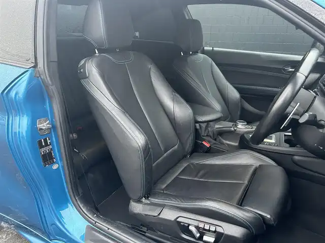 ＢＭＷ Ｍ２ 埼玉県 2017(平29)年 2.9万km ロングビーチブルーメタリック 黒革/harman/kardon/純正HDDナビ/(Bluetooth/USB/CD/DVD)/バックカメラ/オートクルーズコントロール/シートヒーター/純正19インチホイール/パワーシート/LEDヘッドライト/レーンキープアシスト/スマートキー/ETC
