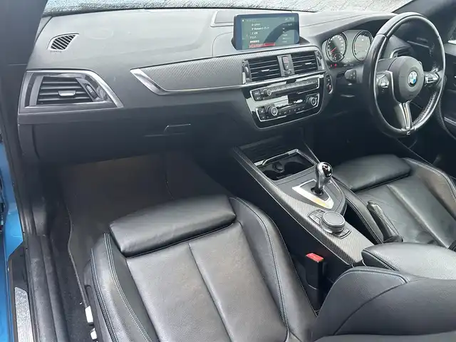 ＢＭＷ Ｍ２ 埼玉県 2017(平29)年 2.9万km ロングビーチブルーメタリック 黒革/harman/kardon/純正HDDナビ/(Bluetooth/USB/CD/DVD)/バックカメラ/オートクルーズコントロール/シートヒーター/純正19インチホイール/パワーシート/LEDヘッドライト/レーンキープアシスト/スマートキー/ETC