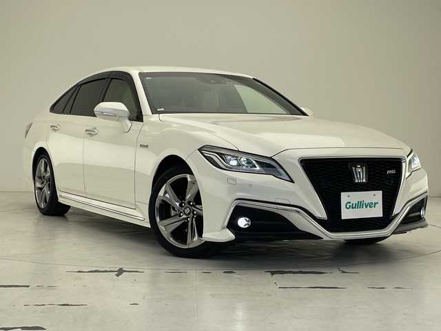 トヨタ クラウン ハイブリッド RS アドバンス 沖縄県 2018(平30)年 7.9万km ホワイトパールクリスタルシャイン 純正ナビ/（フルセグTV　DVD　Bluetooth接続　USB）/バックカメラ/ビルトインETC/ドライブレコーダー/トヨタセーフティセンス/・衝突被害軽減ブレーキ (プリクラッシュセーフティ)																																																		/・追従ドライブ支援機能 (レーダークルーズコントロール)																									/・車線はみ出しアラート (レーンディパーチャーアラート)																									/・自動ハイビーム (オートマチックハイビーム)																									/100V充電/メモリ付きパワーシート/レザーシート/シートヒーター/エアシート/BSM/HUD/パドルシフト/ステアリングスイッチ/ステアリングヒーター/クリアランスソナー/スマートキー/プッシュスタート/純正フロアマット/純正18インチアルミホイール/LEDヘッドライト/オートライト/ドアバイザー/取扱説明書