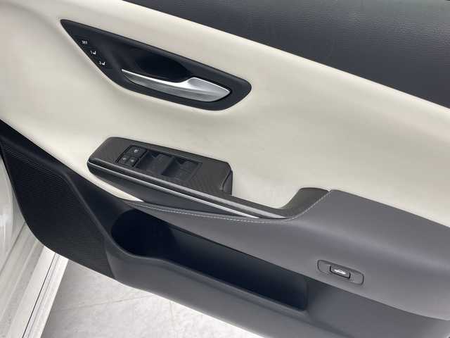 トヨタ クラウン ハイブリッド RS アドバンス 沖縄県 2018(平30)年 7.9万km ホワイトパールクリスタルシャイン 純正ナビ/（フルセグTV　DVD　Bluetooth接続　USB）/バックカメラ/ビルトインETC/ドライブレコーダー/トヨタセーフティセンス/・衝突被害軽減ブレーキ (プリクラッシュセーフティ)																																																		/・追従ドライブ支援機能 (レーダークルーズコントロール)																									/・車線はみ出しアラート (レーンディパーチャーアラート)																									/・自動ハイビーム (オートマチックハイビーム)																									/100V充電/メモリ付きパワーシート/レザーシート/シートヒーター/エアシート/BSM/HUD/パドルシフト/ステアリングスイッチ/ステアリングヒーター/クリアランスソナー/スマートキー/プッシュスタート/純正フロアマット/純正18インチアルミホイール/LEDヘッドライト/オートライト/ドアバイザー/取扱説明書