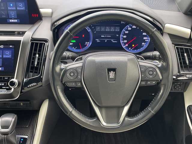 トヨタ クラウン ハイブリッド RS アドバンス 沖縄県 2018(平30)年 7.9万km ホワイトパールクリスタルシャイン 純正ナビ/（フルセグTV　DVD　Bluetooth接続　USB）/バックカメラ/ビルトインETC/ドライブレコーダー/トヨタセーフティセンス/・衝突被害軽減ブレーキ (プリクラッシュセーフティ)																																																		/・追従ドライブ支援機能 (レーダークルーズコントロール)																									/・車線はみ出しアラート (レーンディパーチャーアラート)																									/・自動ハイビーム (オートマチックハイビーム)																									/100V充電/メモリ付きパワーシート/レザーシート/シートヒーター/エアシート/BSM/HUD/パドルシフト/ステアリングスイッチ/ステアリングヒーター/クリアランスソナー/スマートキー/プッシュスタート/純正フロアマット/純正18インチアルミホイール/LEDヘッドライト/オートライト/ドアバイザー/取扱説明書