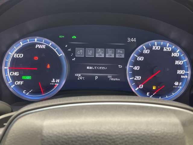 トヨタ クラウン ハイブリッド RS アドバンス 沖縄県 2018(平30)年 7.9万km ホワイトパールクリスタルシャイン 純正ナビ/（フルセグTV　DVD　Bluetooth接続　USB）/バックカメラ/ビルトインETC/ドライブレコーダー/トヨタセーフティセンス/・衝突被害軽減ブレーキ (プリクラッシュセーフティ)																																																		/・追従ドライブ支援機能 (レーダークルーズコントロール)																									/・車線はみ出しアラート (レーンディパーチャーアラート)																									/・自動ハイビーム (オートマチックハイビーム)																									/100V充電/メモリ付きパワーシート/レザーシート/シートヒーター/エアシート/BSM/HUD/パドルシフト/ステアリングスイッチ/ステアリングヒーター/クリアランスソナー/スマートキー/プッシュスタート/純正フロアマット/純正18インチアルミホイール/LEDヘッドライト/オートライト/ドアバイザー/取扱説明書