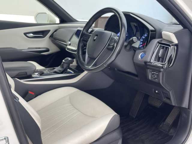 トヨタ クラウン ハイブリッド RS アドバンス 沖縄県 2018(平30)年 7.9万km ホワイトパールクリスタルシャイン 純正ナビ/（フルセグTV　DVD　Bluetooth接続　USB）/バックカメラ/ビルトインETC/ドライブレコーダー/トヨタセーフティセンス/・衝突被害軽減ブレーキ (プリクラッシュセーフティ)																																																		/・追従ドライブ支援機能 (レーダークルーズコントロール)																									/・車線はみ出しアラート (レーンディパーチャーアラート)																									/・自動ハイビーム (オートマチックハイビーム)																									/100V充電/メモリ付きパワーシート/レザーシート/シートヒーター/エアシート/BSM/HUD/パドルシフト/ステアリングスイッチ/ステアリングヒーター/クリアランスソナー/スマートキー/プッシュスタート/純正フロアマット/純正18インチアルミホイール/LEDヘッドライト/オートライト/ドアバイザー/取扱説明書