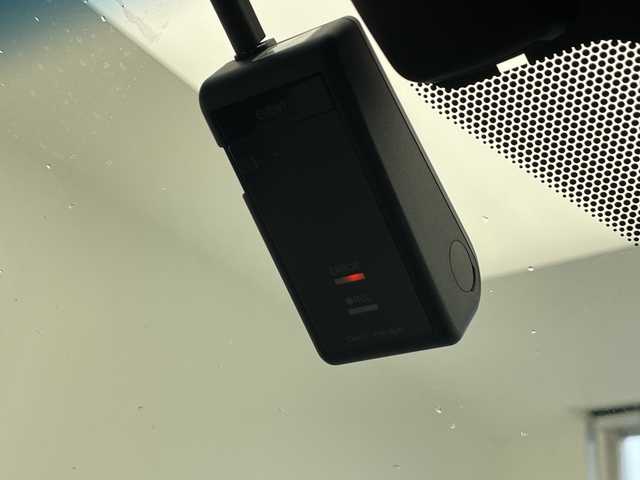 トヨタ クラウン ハイブリッド RS アドバンス 沖縄県 2018(平30)年 7.9万km ホワイトパールクリスタルシャイン 純正ナビ/（フルセグTV　DVD　Bluetooth接続　USB）/バックカメラ/ビルトインETC/ドライブレコーダー/トヨタセーフティセンス/・衝突被害軽減ブレーキ (プリクラッシュセーフティ)																																																		/・追従ドライブ支援機能 (レーダークルーズコントロール)																									/・車線はみ出しアラート (レーンディパーチャーアラート)																									/・自動ハイビーム (オートマチックハイビーム)																									/100V充電/メモリ付きパワーシート/レザーシート/シートヒーター/エアシート/BSM/HUD/パドルシフト/ステアリングスイッチ/ステアリングヒーター/クリアランスソナー/スマートキー/プッシュスタート/純正フロアマット/純正18インチアルミホイール/LEDヘッドライト/オートライト/ドアバイザー/取扱説明書