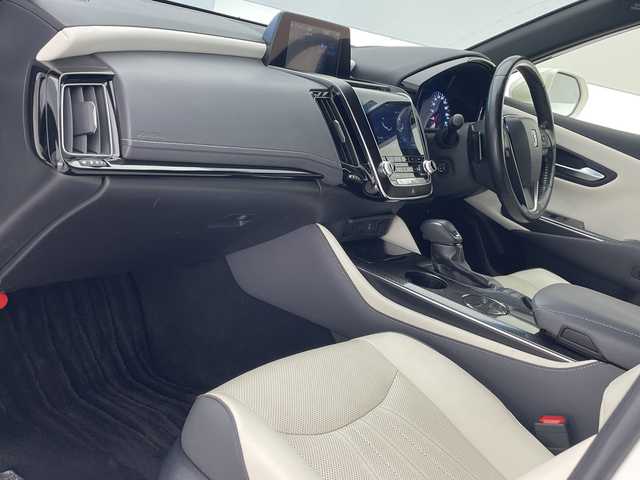 トヨタ クラウン ハイブリッド RS アドバンス 沖縄県 2018(平30)年 7.9万km ホワイトパールクリスタルシャイン 純正ナビ/（フルセグTV　DVD　Bluetooth接続　USB）/バックカメラ/ビルトインETC/ドライブレコーダー/トヨタセーフティセンス/・衝突被害軽減ブレーキ (プリクラッシュセーフティ)																																																		/・追従ドライブ支援機能 (レーダークルーズコントロール)																									/・車線はみ出しアラート (レーンディパーチャーアラート)																									/・自動ハイビーム (オートマチックハイビーム)																									/100V充電/メモリ付きパワーシート/レザーシート/シートヒーター/エアシート/BSM/HUD/パドルシフト/ステアリングスイッチ/ステアリングヒーター/クリアランスソナー/スマートキー/プッシュスタート/純正フロアマット/純正18インチアルミホイール/LEDヘッドライト/オートライト/ドアバイザー/取扱説明書