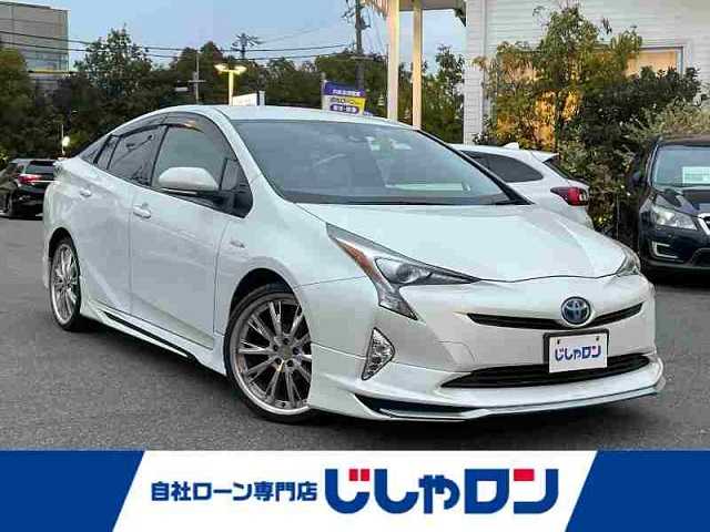 トヨタ プリウス S 愛知県 2016(平28)年 13.5万km ホワイトパールクリスタルシャイン (株)IDOMが運営する【じしゃロン名古屋鳴海店】の自社ローン専用車両になりますこちらは現金またはオートローンご利用時の価格です。自社ローンご希望の方は別途その旨お申付け下さい/純正9型ナビゲーション/　（CD/DVD/BT）/カメラ/レーダークルーズコントロール/ビルトインETC/プリクラッシュセーフティ/純正フロアマット/社外19インチアルミホイール/社外エアロ/レーンキープアシスト/LEDヘッドライト/フォグランプ/スペアキー1本