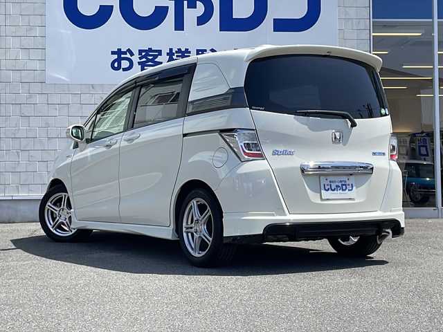 ホンダ フリード スパイク ハイブリット ジャストセレクション 山口県 2012(平24)年 8.3万km プレミアムホワイト 株)IDOMが運営する【じしゃロン宇部店】の自社ローン専用車両になります。こちらは現金またはオートローンご利用時の価格です。自社ローンご希望の方は別途その旨お申付け下さい/純正ＨＤＤインターナビ/バックカメラ/社外ＡＷ/ＨＩＤヘッドライト/両側パワースライドドア/無限エアロパーツ/社外マフラー