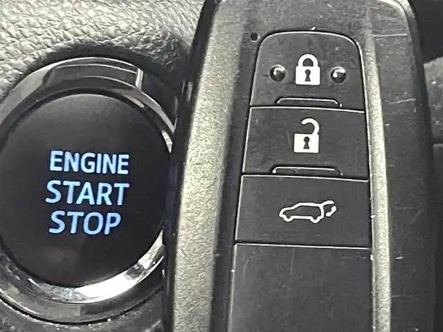 トヨタ ＲＡＶ４ アドベンチャー 熊本県 2019(令1)年 6.7万km アーバンカーキ 禁煙車　/アルパイン９インチナビ（ＣＤ・ＤＶＤ・フルセグ・ＢＴ・ＳＤ・ＵＳＢ・HDMI）/バックカメラ　/社外前後ドライブレコーダー　/ビルトインＥＴＣ　/レーダークルーズコントロール　/運転席パワーシート　/衝突軽減ブレーキ/レーンキープアシスト/先行車発進お知らせ/ダウンヒルアシスト/横滑り防止/パワーバックドア/社外フロアマット/純正19インチAW/オートライト/オートマチックハイビーム/LEDヘッドライト/フォグライト/スマートキー/プッシュスタート
