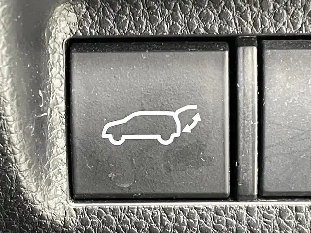 トヨタ ＲＡＶ４ アドベンチャー 熊本県 2019(令1)年 6.7万km アーバンカーキ 禁煙車　/アルパイン９インチナビ（ＣＤ・ＤＶＤ・フルセグ・ＢＴ・ＳＤ・ＵＳＢ・HDMI）/バックカメラ　/社外前後ドライブレコーダー　/ビルトインＥＴＣ　/レーダークルーズコントロール　/運転席パワーシート　/衝突軽減ブレーキ/レーンキープアシスト/先行車発進お知らせ/ダウンヒルアシスト/横滑り防止/パワーバックドア/社外フロアマット/純正19インチAW/オートライト/オートマチックハイビーム/LEDヘッドライト/フォグライト/スマートキー/プッシュスタート