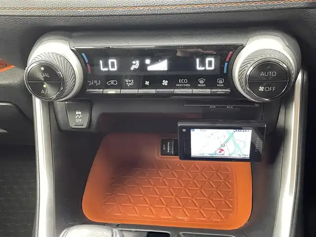 トヨタ ＲＡＶ４ アドベンチャー 熊本県 2019(令1)年 6.7万km アーバンカーキ 禁煙車　/アルパイン９インチナビ（ＣＤ・ＤＶＤ・フルセグ・ＢＴ・ＳＤ・ＵＳＢ・HDMI）/バックカメラ　/社外前後ドライブレコーダー　/ビルトインＥＴＣ　/レーダークルーズコントロール　/運転席パワーシート　/衝突軽減ブレーキ/レーンキープアシスト/先行車発進お知らせ/ダウンヒルアシスト/横滑り防止/パワーバックドア/社外フロアマット/純正19インチAW/オートライト/オートマチックハイビーム/LEDヘッドライト/フォグライト/スマートキー/プッシュスタート
