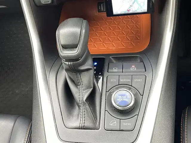 トヨタ ＲＡＶ４ アドベンチャー 熊本県 2019(令1)年 6.7万km アーバンカーキ 禁煙車　/アルパイン９インチナビ（ＣＤ・ＤＶＤ・フルセグ・ＢＴ・ＳＤ・ＵＳＢ・HDMI）/バックカメラ　/社外前後ドライブレコーダー　/ビルトインＥＴＣ　/レーダークルーズコントロール　/運転席パワーシート　/衝突軽減ブレーキ/レーンキープアシスト/先行車発進お知らせ/ダウンヒルアシスト/横滑り防止/パワーバックドア/社外フロアマット/純正19インチAW/オートライト/オートマチックハイビーム/LEDヘッドライト/フォグライト/スマートキー/プッシュスタート