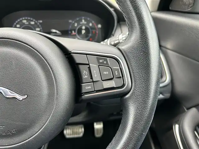 ジャガー Ｅペース HSE 180PS 石川県 2018(平30)年 5.2万km 白 衝突軽減ブレーキ/アダプティブクルーズコントロール/ブラインドスポットモニター/純正ナビ/ＡｐｐｌｅＣａｒＰｌａｙ/３６０カメラ/クリアランスソナー/ＬＥＤヘッドライト/オートライト/液晶メーター